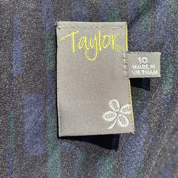 Taylor Swift Sleeveless Geometric BodyCon - Picture 2 of 11